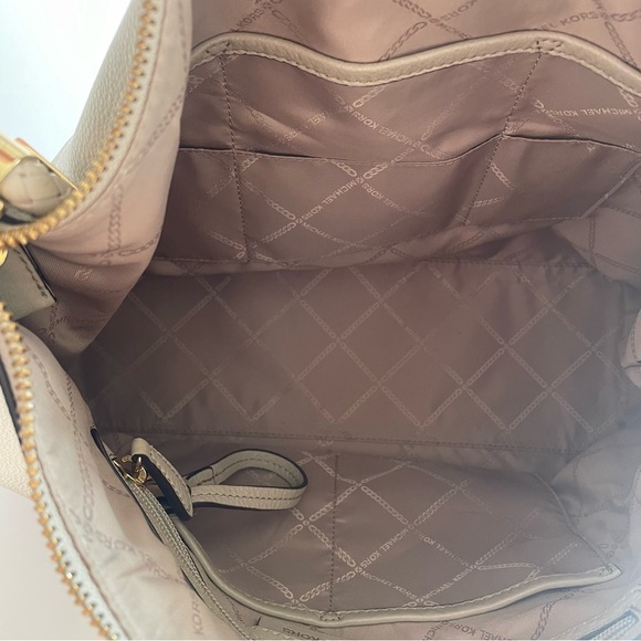Michael‎ Kors Cream Hobo Bag with Gold Accents - Picture 8 of 8